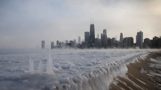 Qué son los "sismos de hielo" y las "turbonadas de nieve" que aparecen con el frío en Estados Unidos
